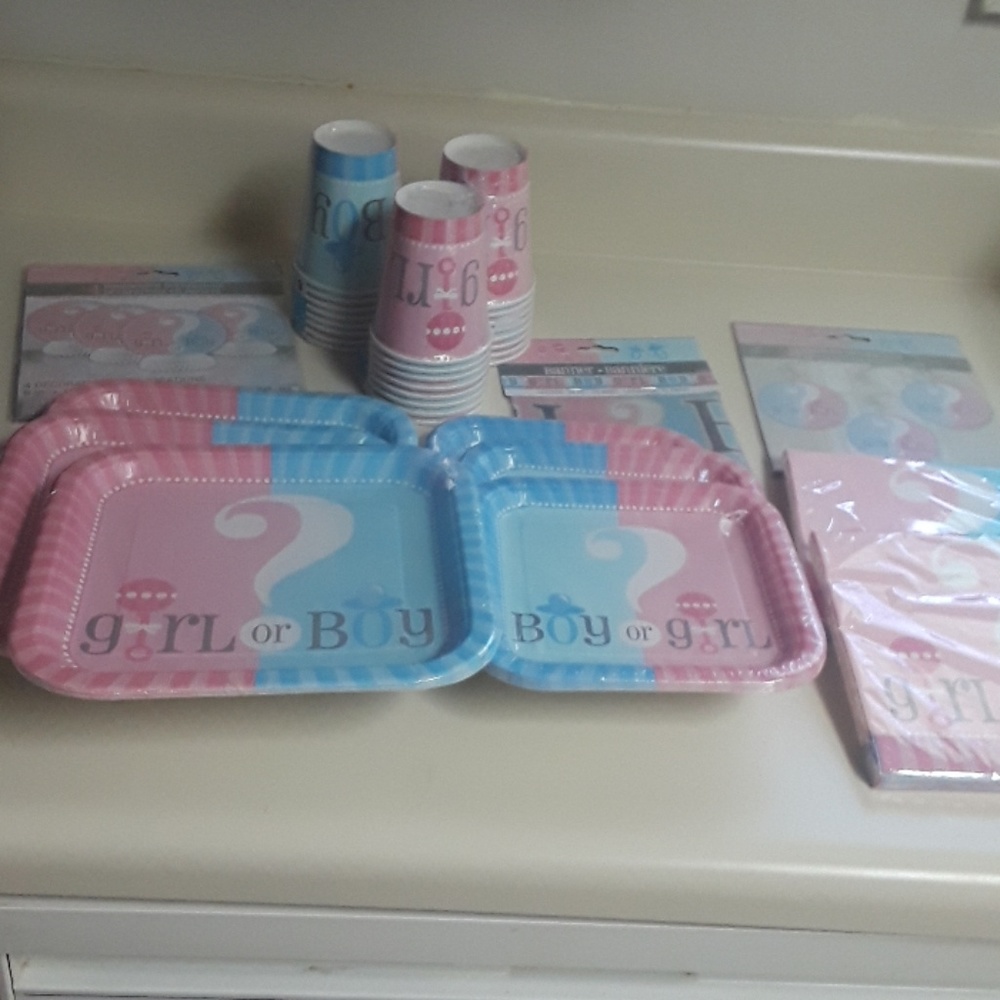 *BUNDLE OF GENDER REVEAL DECORATIONS*